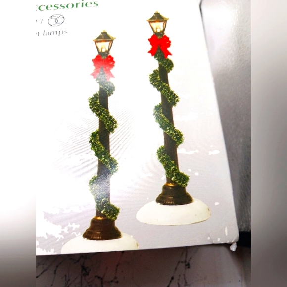 Dept 56 Village Small Town Lamps Set Of 2 +Extra AC Power Adqpter . New - Picture 12 of 12